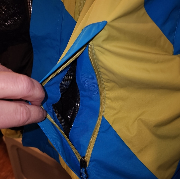 Columbia Ski Jacket - Picture 4 of 13